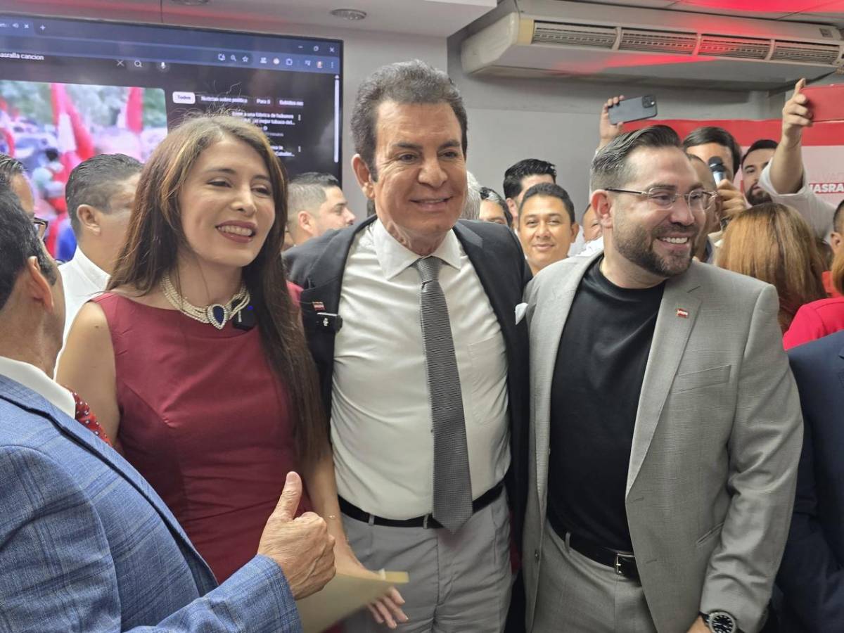 Nasralla: Tenemos 1.9 millones de votos y Libre un millón, robando