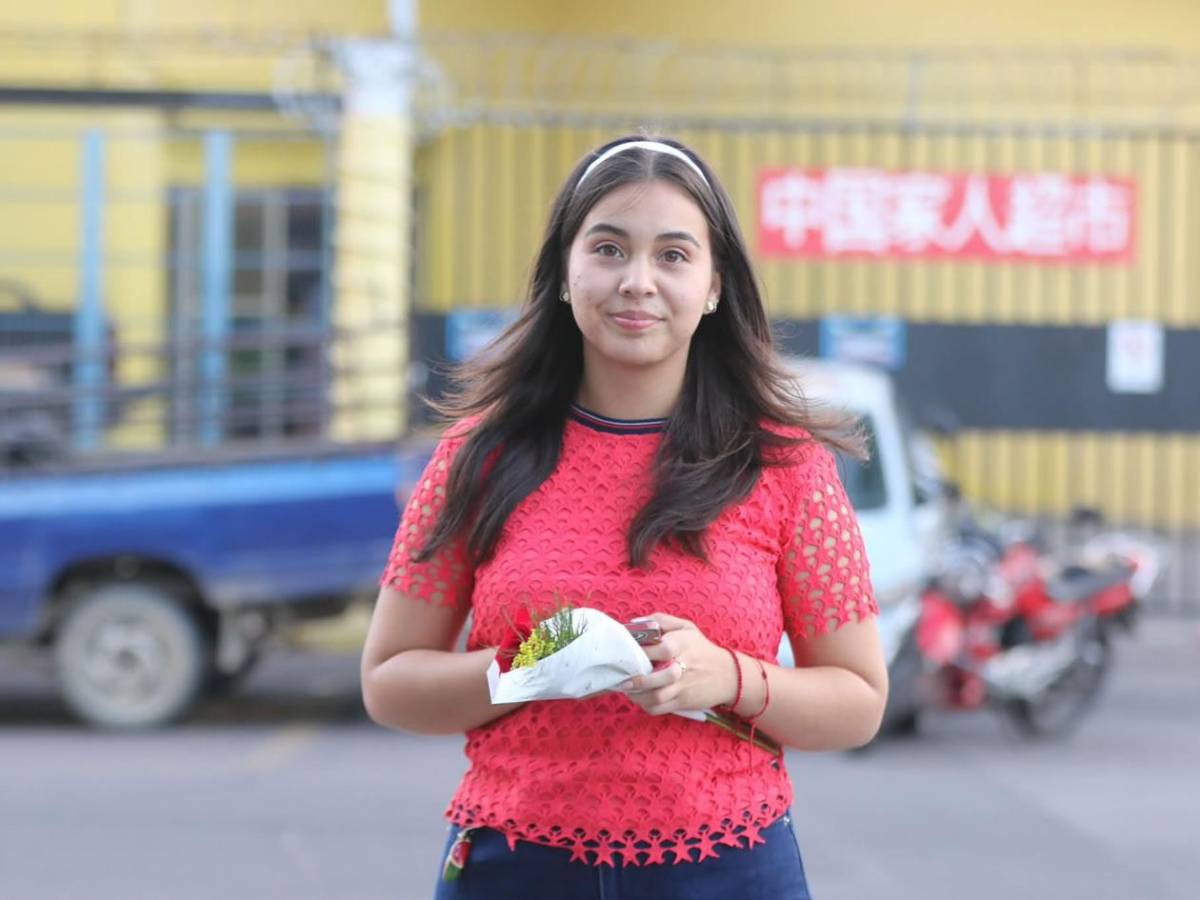 Olimpia celebra, dedicatoria, figura ante Génesis y bellas chicas en el Nacional