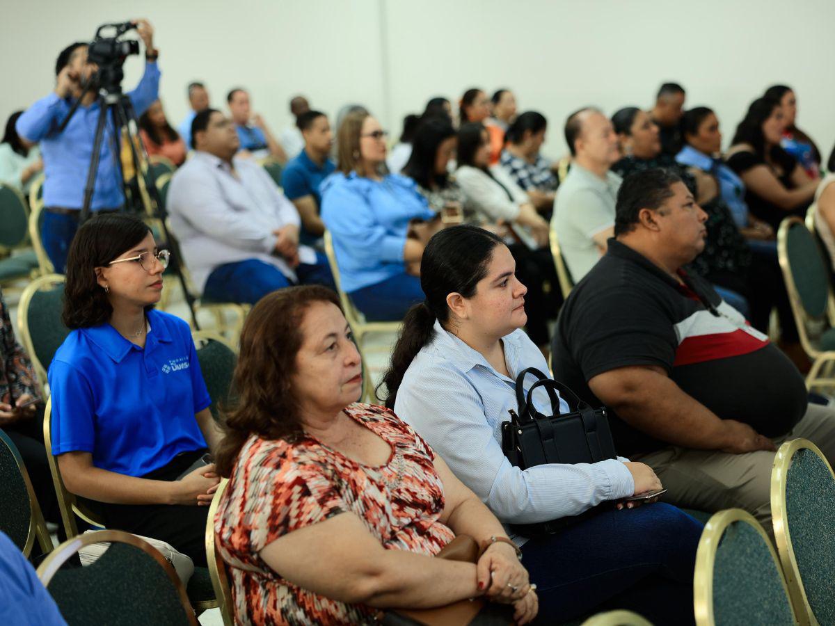 Así se impartió el taller de Mente Sana a docentes de San Pedro Sula