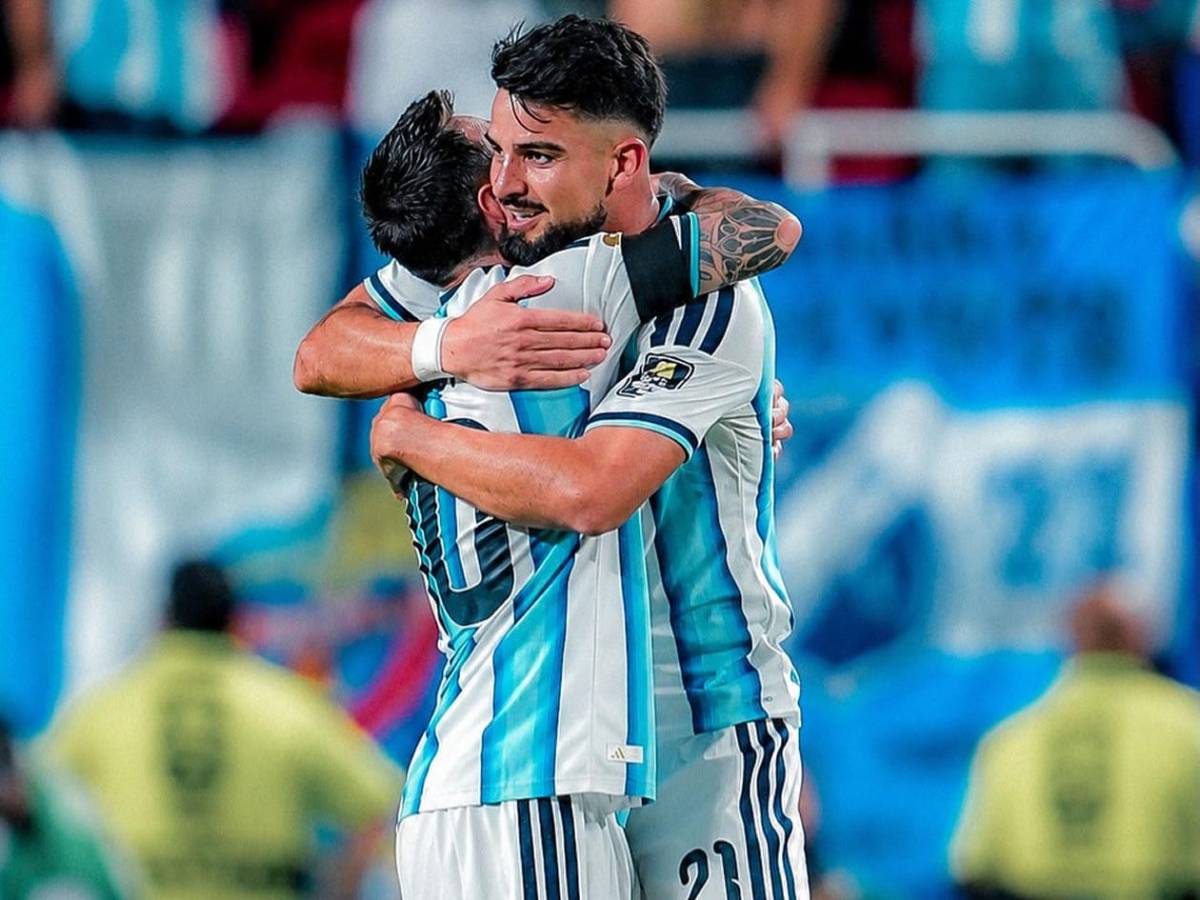 Sexy aficionada flechó a futbolista de Argentina en pleno Mundial 2026: ¿Quién es ella?