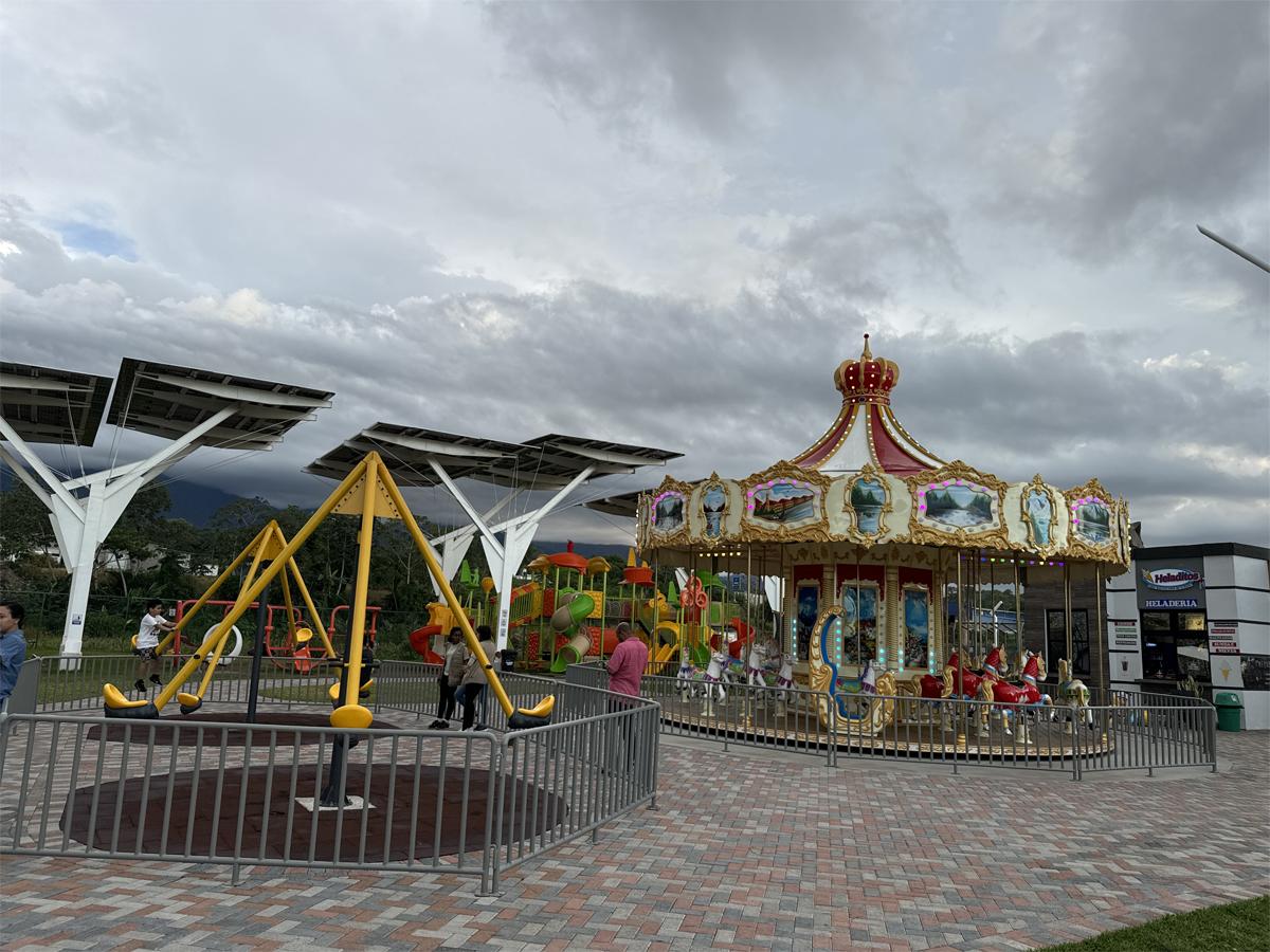 No podía faltar el carrusel en el parque infantil Tecknos Kids. Sin duda, uno de los favoritos de los pequeños visitantes.