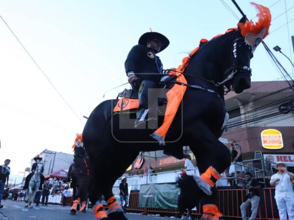 La Novia de Honduras brilló con el tradicional desfile hípico de la Feria Isidra