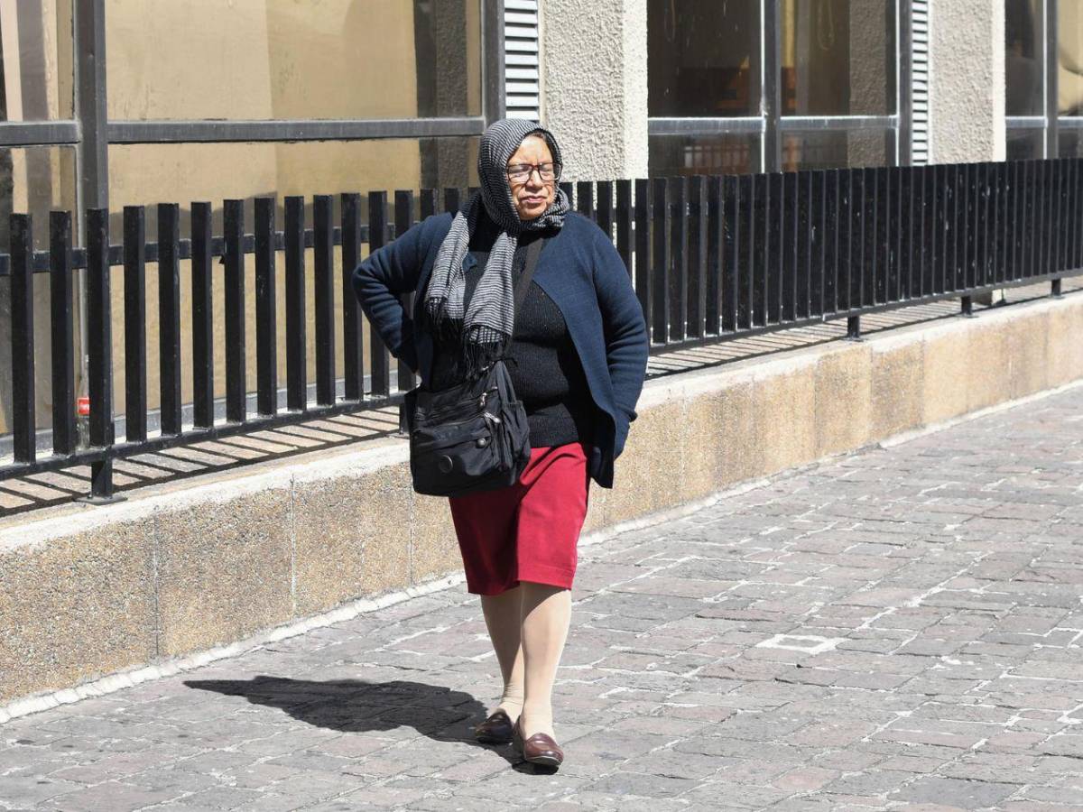 Ola de frío mantiene bien abrigados a hondureños, guatemaltecos y salvadoreños