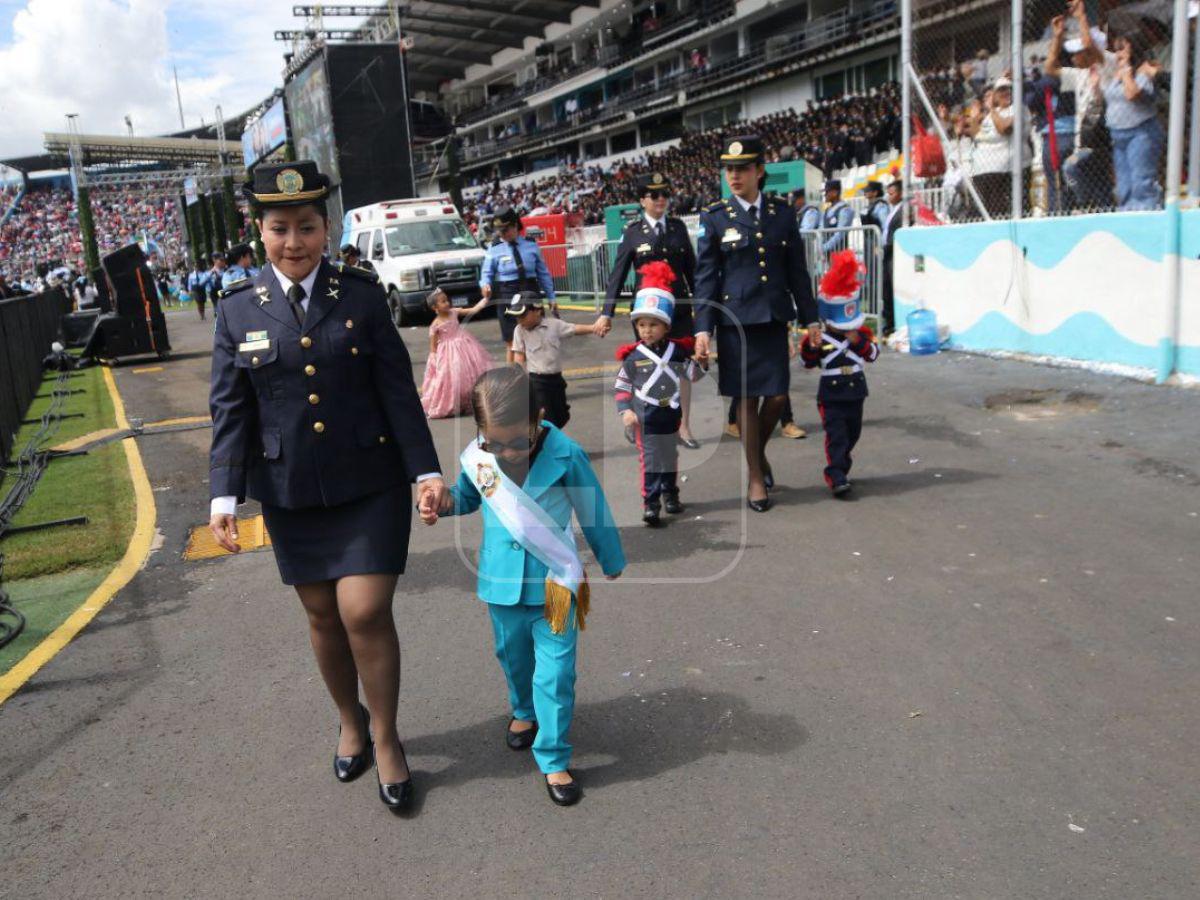 Las imágenes más curiosas de los desfiles del 15 de septiembre en Honduras