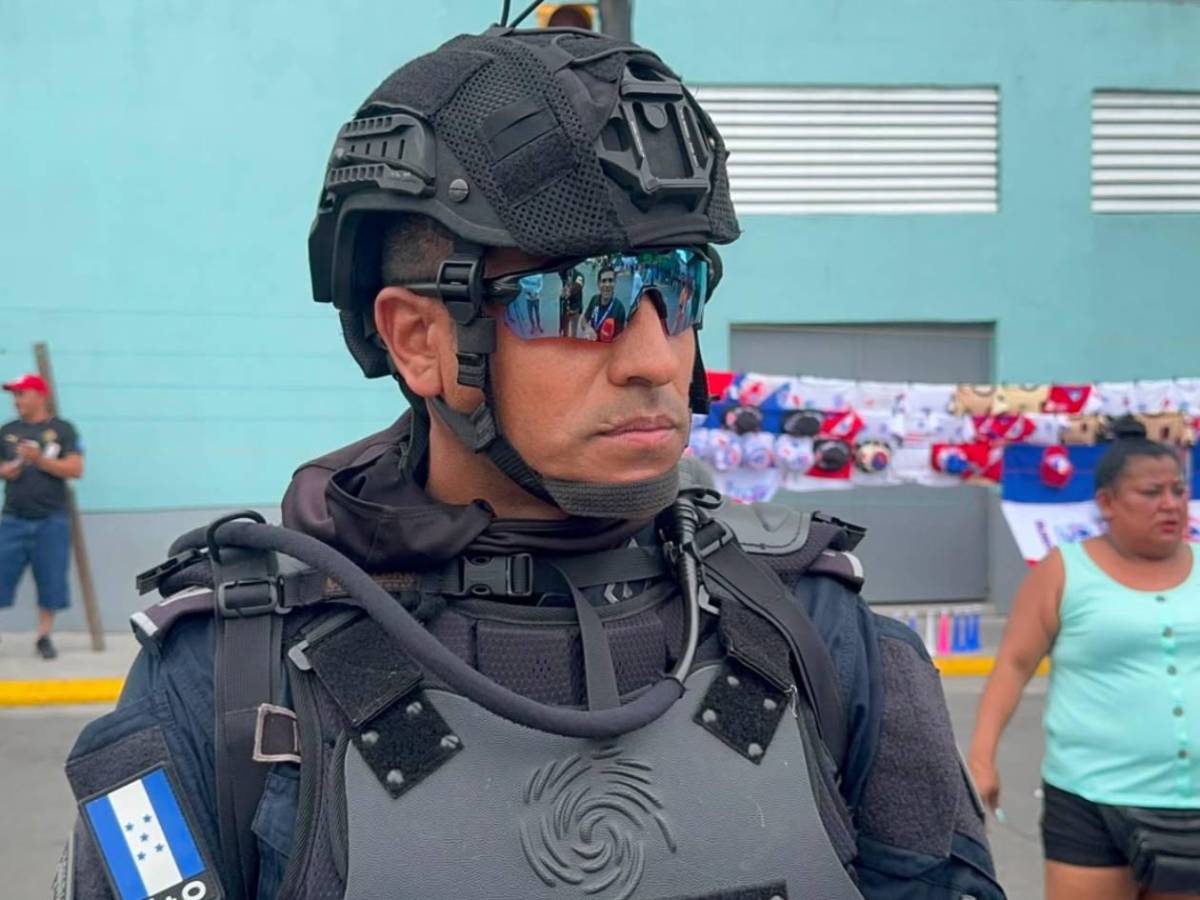 Olimpia-Motagua: Exgoleador aparece como Policía, susto y chica del 911 cautiva