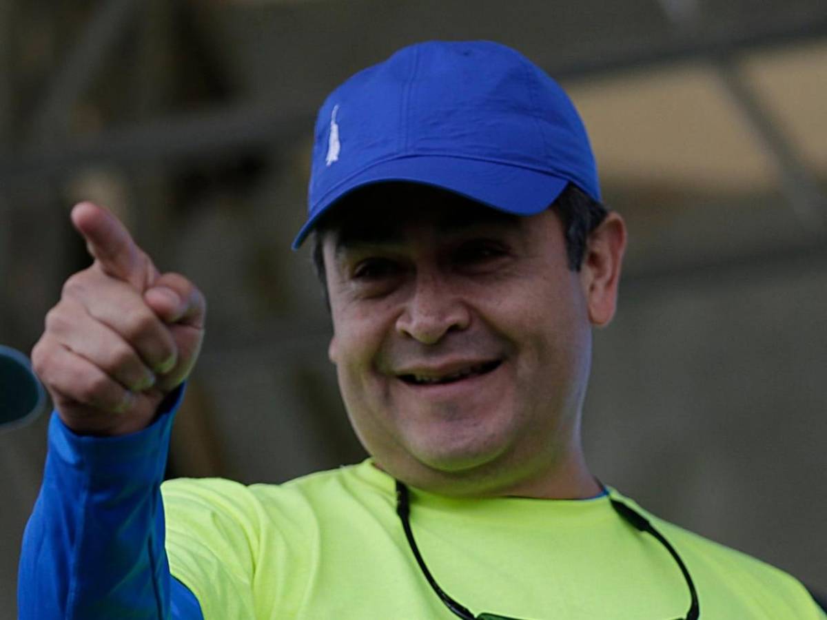 Futbolista hondureño celebra indulto a Juan Orlando Hernández