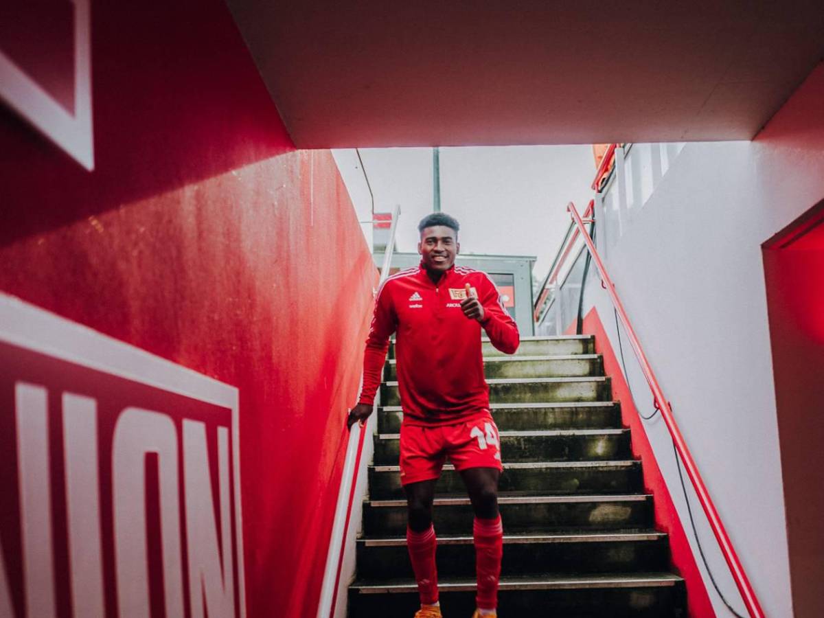 Piden rezar por él: Famoso futbolista en coma y su DT es señalado