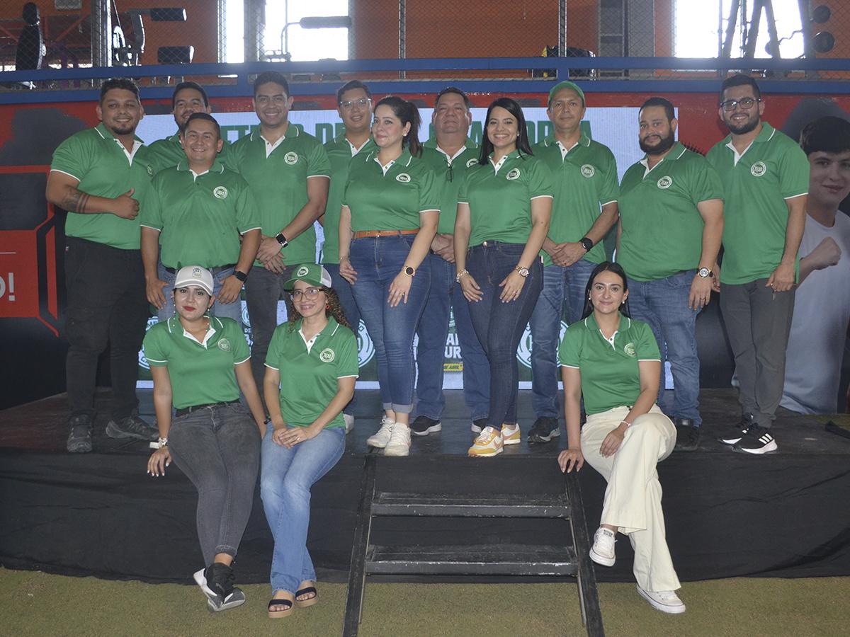 El equipo de voluntarios de Cementos del Norte compuesto por personal de las áreas Comercial, Mercadeo y ventas.