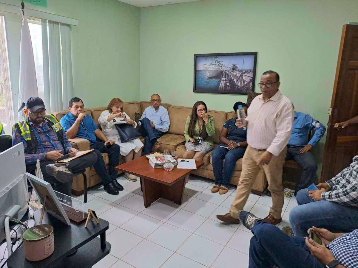 La Comisión del Puerto busca un dragado al muelle.