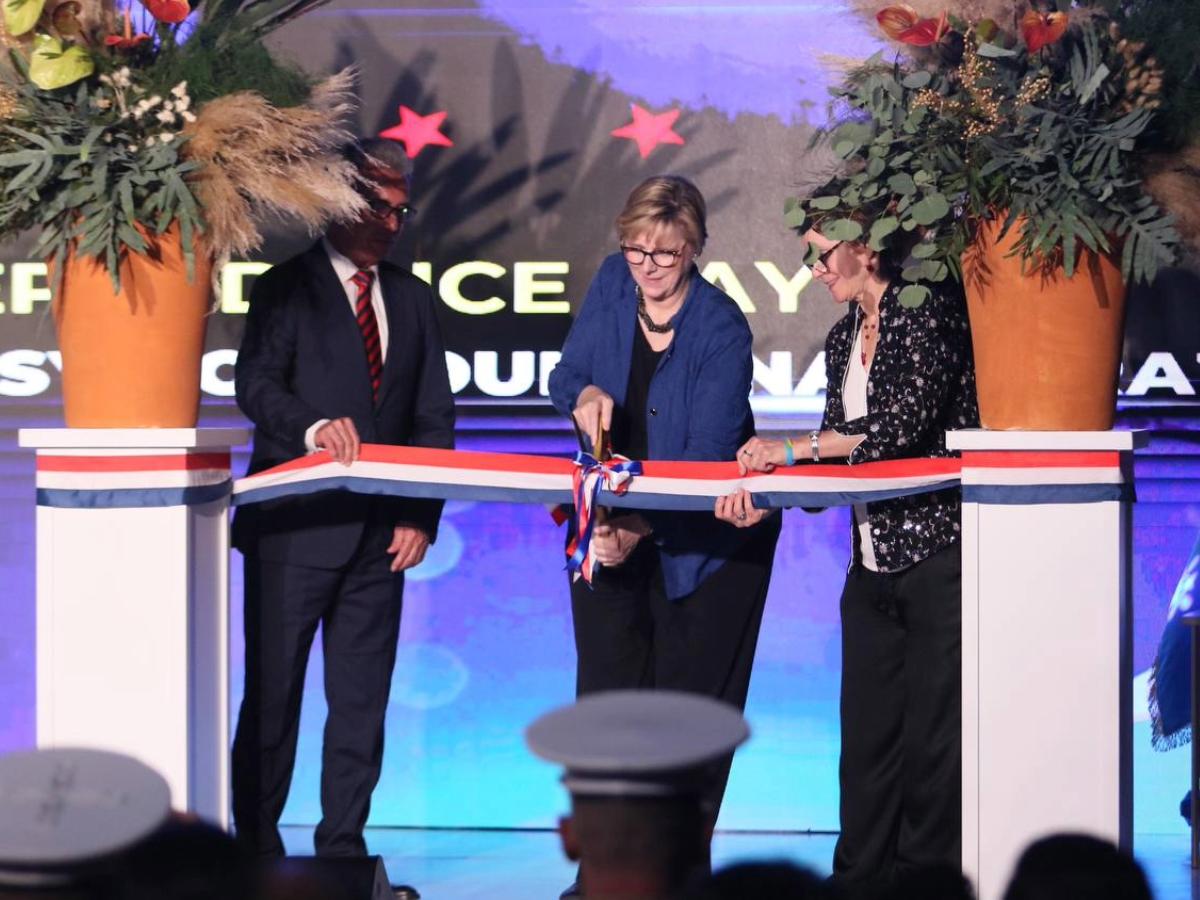 Inauguran el nuevo edificio de la embajada de Estados Unidos