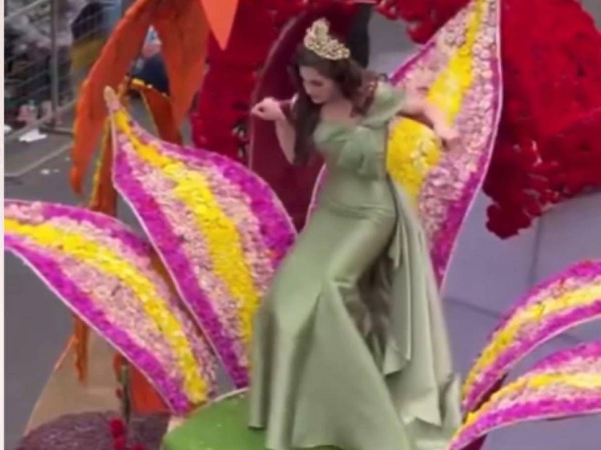 Fátima Bosch se desvanece durante un desfile en Ecuador