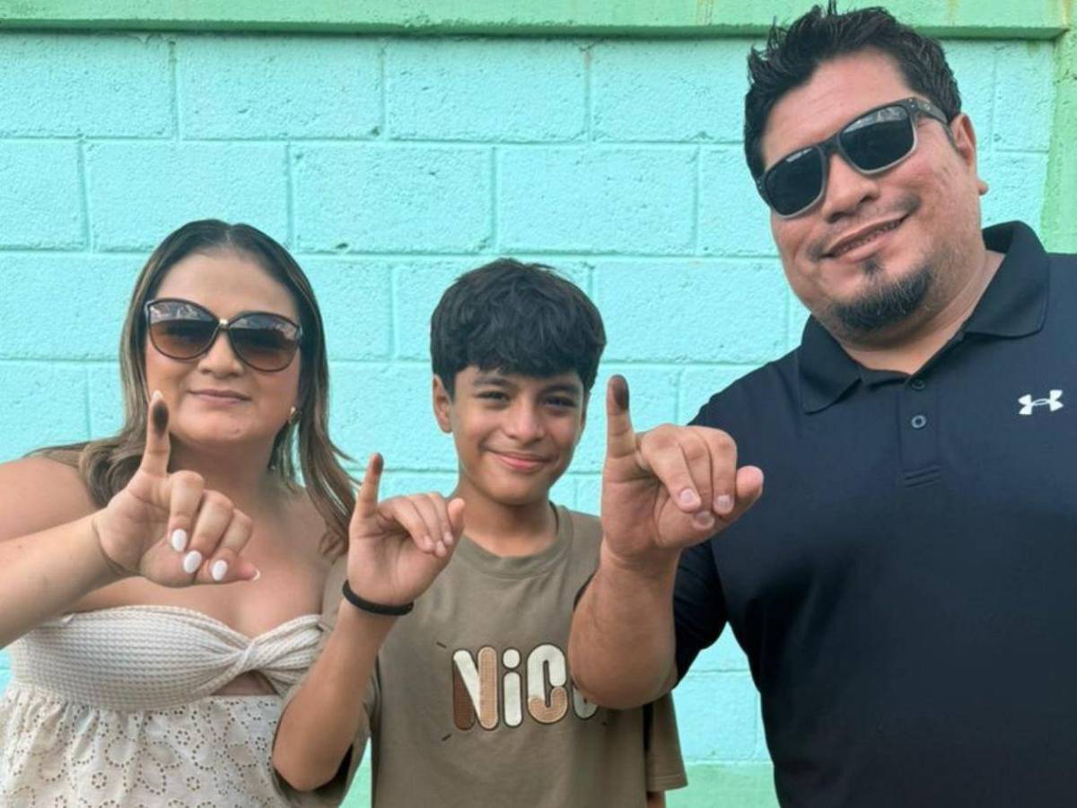 Hijos de Morazán, pastor German Ponce e influencers ejercen su voto