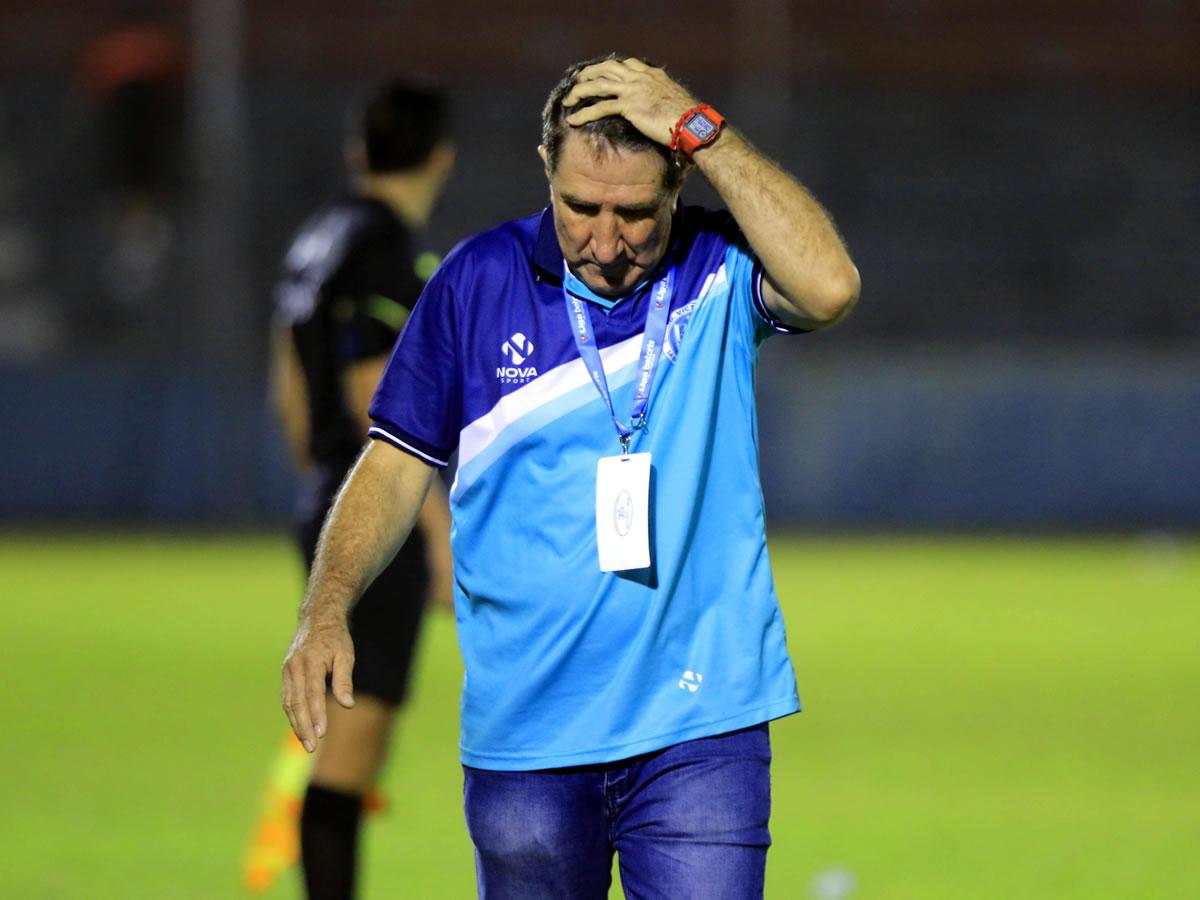 Héctor Vargas es despedido como entrenador del Victoria