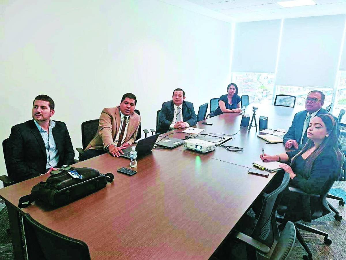 En un 70% está la Calle 8, mientras autoridades ceibeñas fueron a presionar al Gobierno.