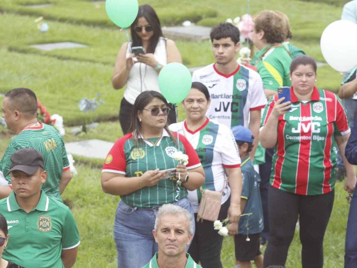 Consternación: Doña Estelina y familiares se quebrantaron en sepelio de Orinson Amaya