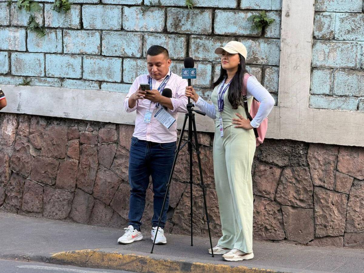 Las bellezas del clásico, show de Ultra Fiel y ambientazo para el Olimpia-Motagua
