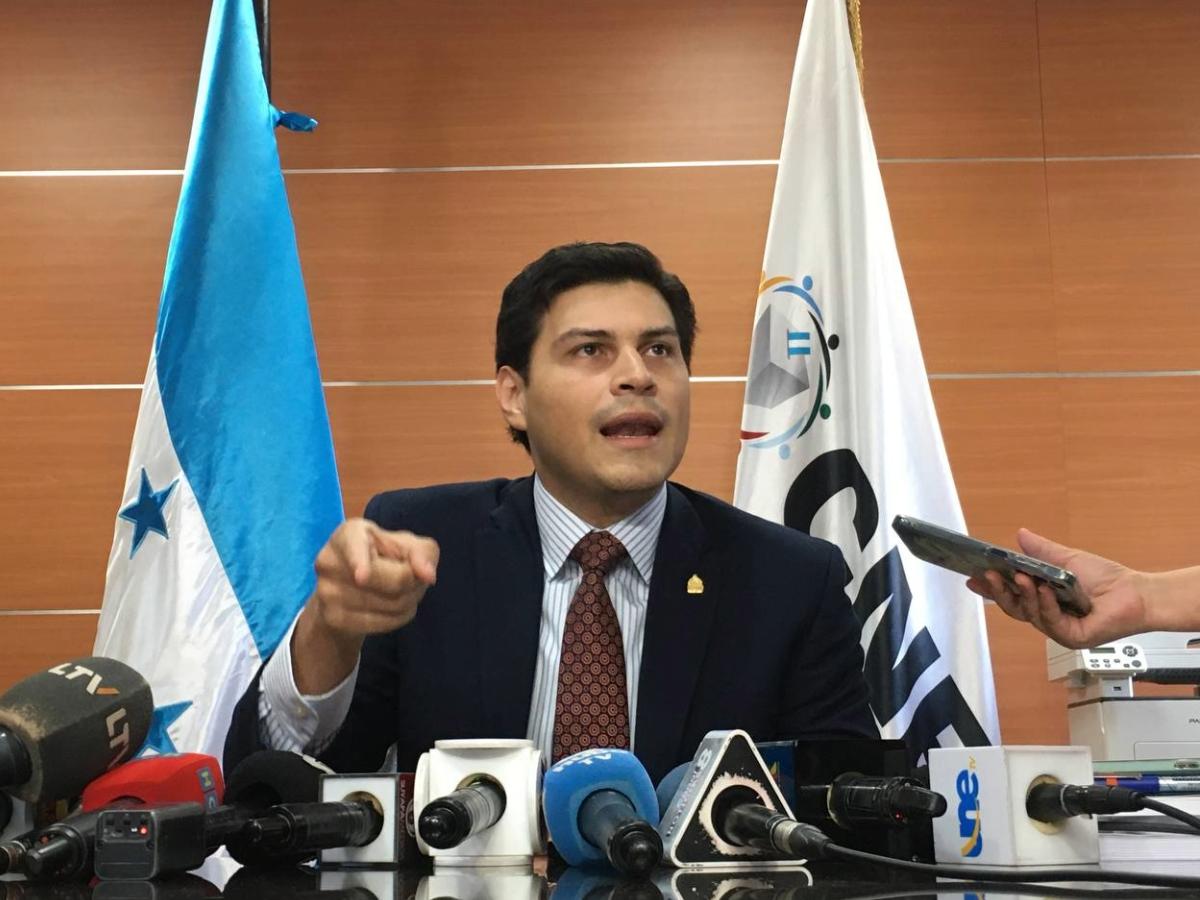 Marlon Ochoa: “El partido Liberal y Nacional han vuelto a repartirse las elecciones primarias y generales”