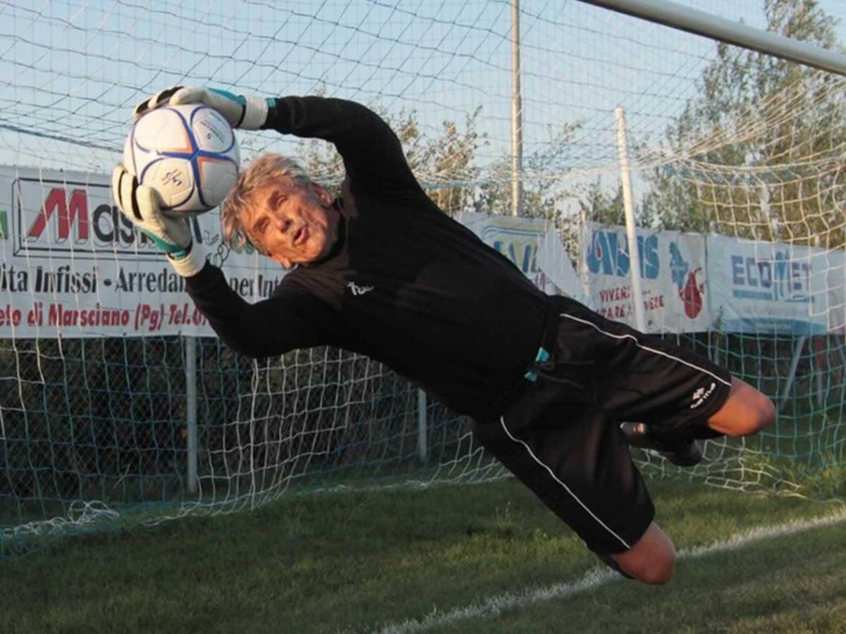 Exportero regresa al fútbol con 83 años: Sin Maradona, yo hubiese sido el número 1