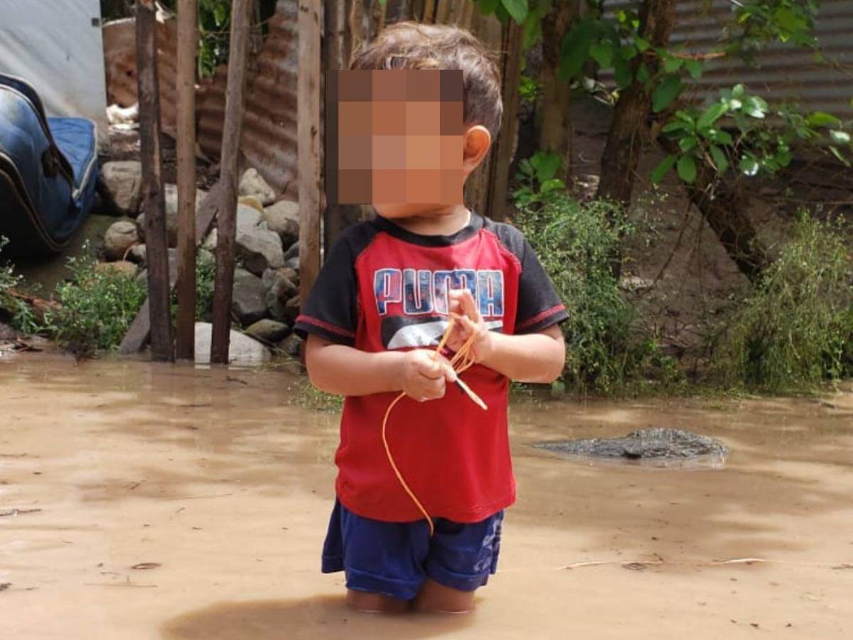 Inundaciones en excampos bananeros; nunca repararon los bordos, denuncian pobladores