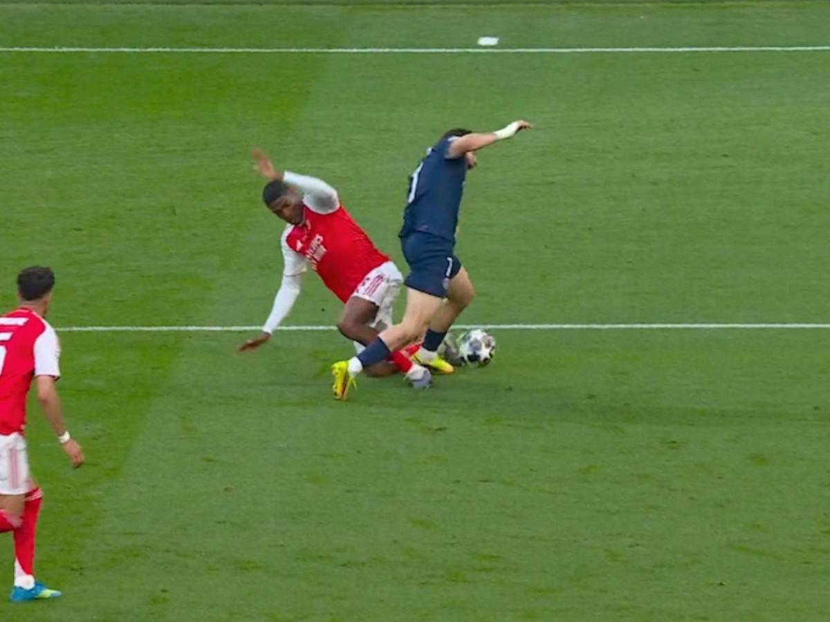 Indignación en Arsenal, PSG celebra, sorpresa con MVP y lo que pasó con el villano