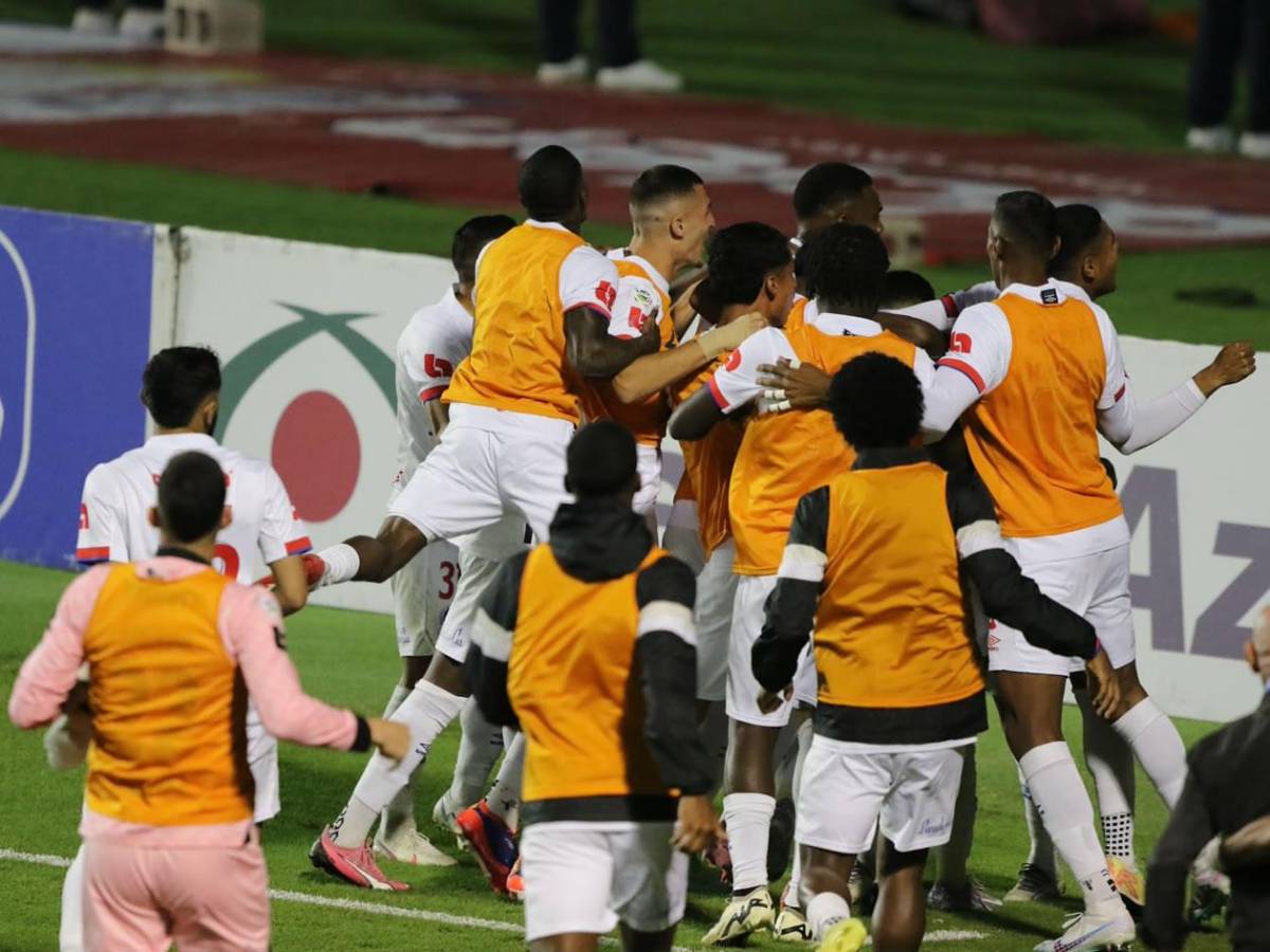 Fiesta de Olimpia, héroe, Espinel desatado, bronca y ¿quién es la pelirroja en la Gran Final?