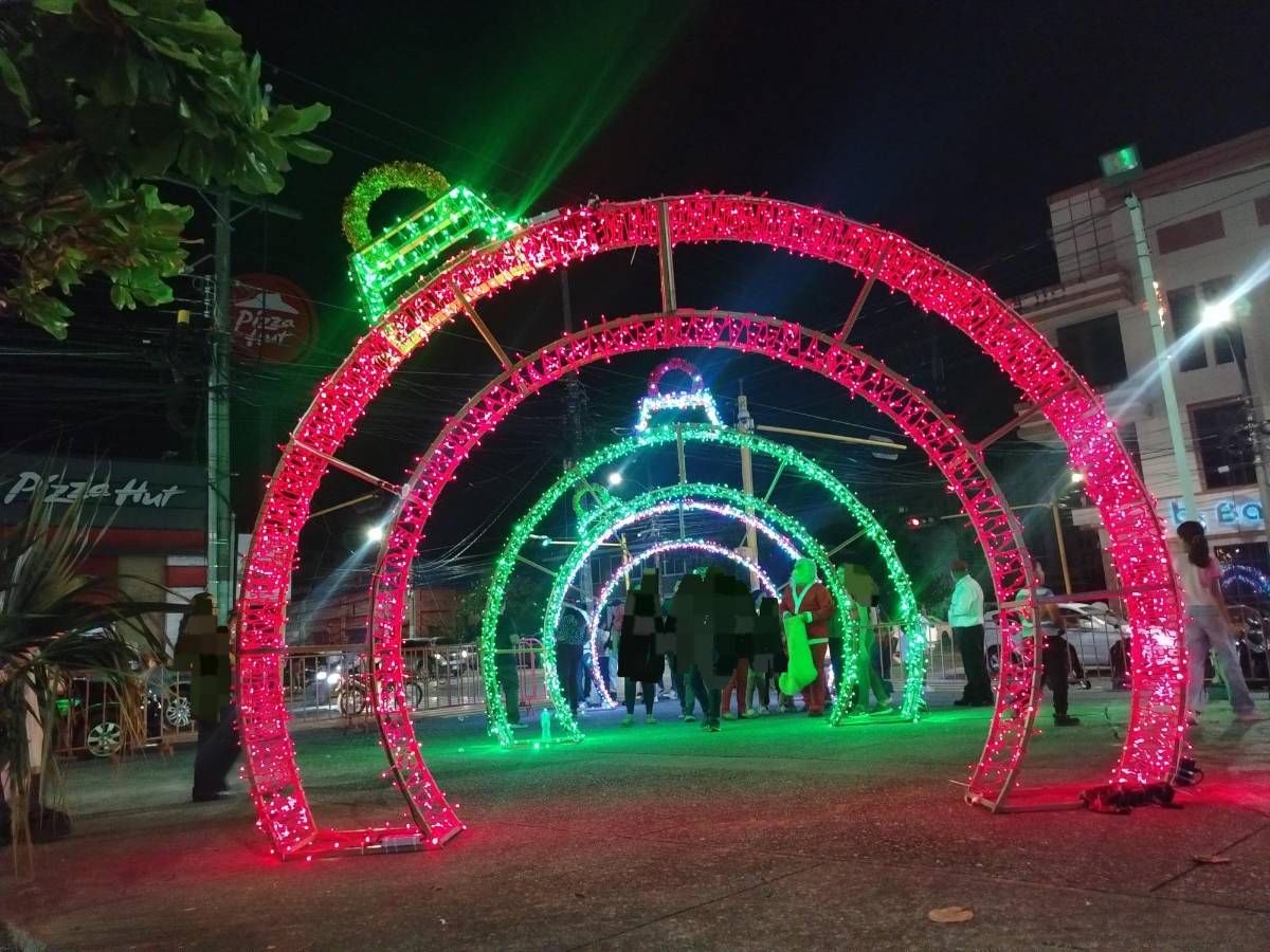 La Ceiba se viste de magia con la inauguración de la Villa Navideña