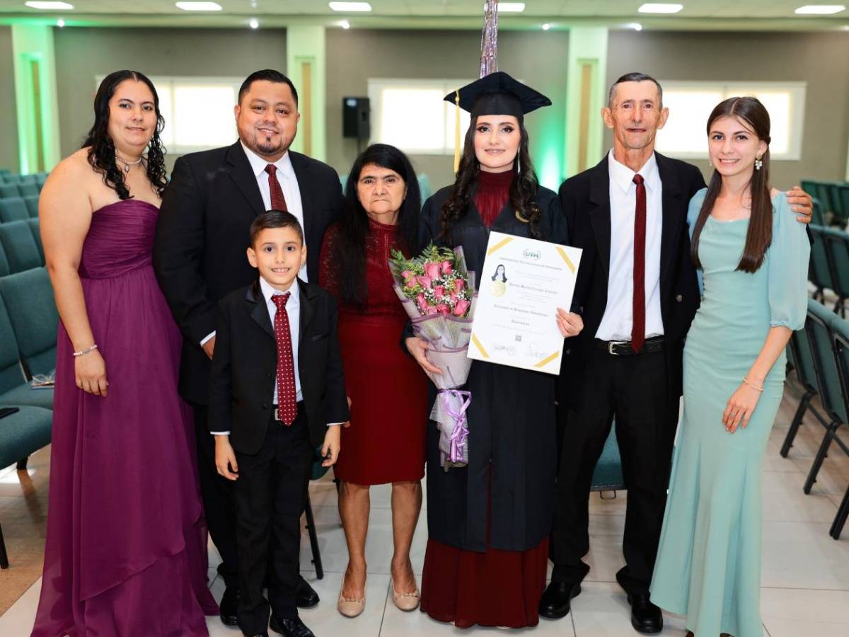 La graduación de la UTH celebra a 262 nuevos profesionales