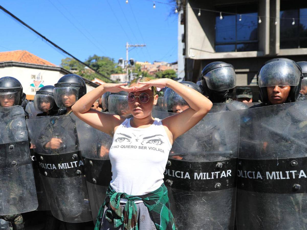 Con protesta en las calles, conmemoran el Día de la Mujer Hondureña