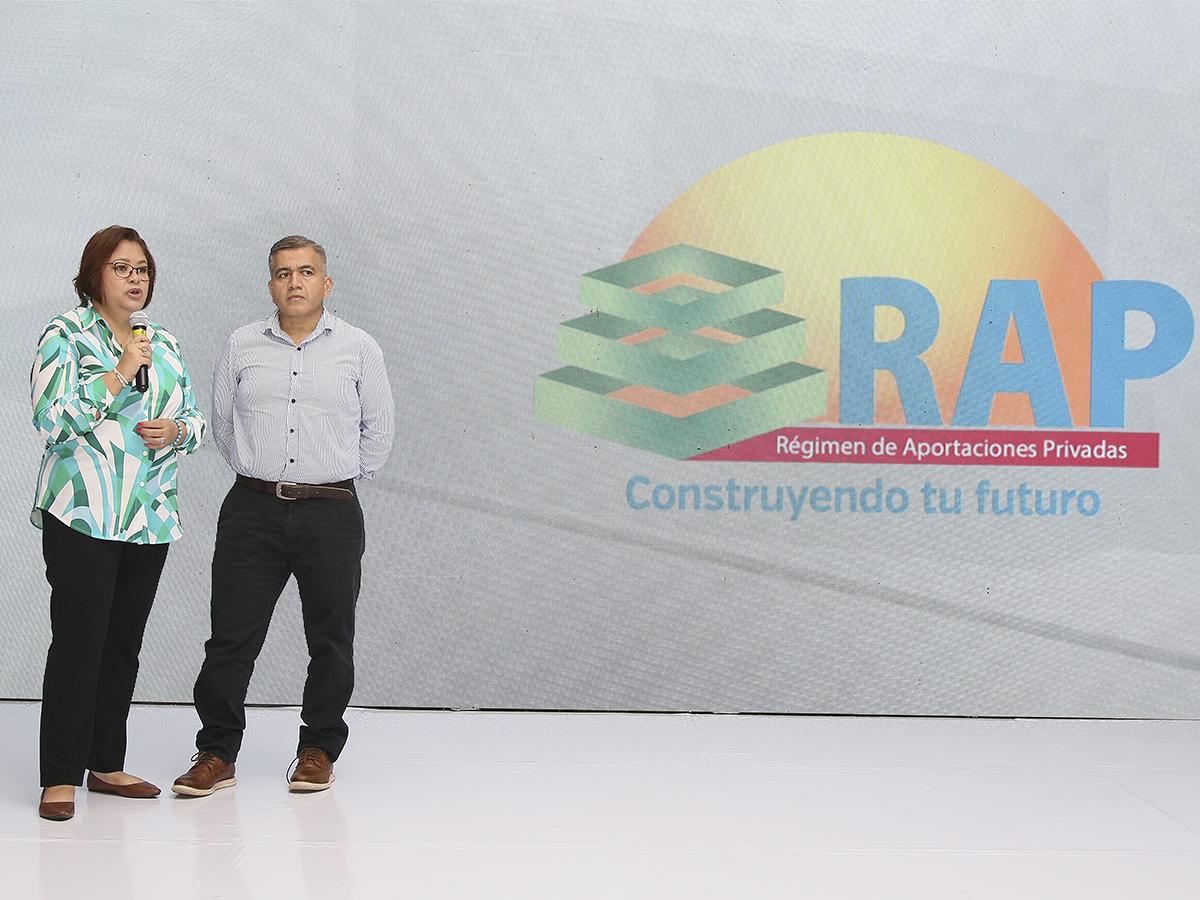 Afiliados compartiendo sus testimonios de cómo lograron adquirir su casa con ayuda del RAP.