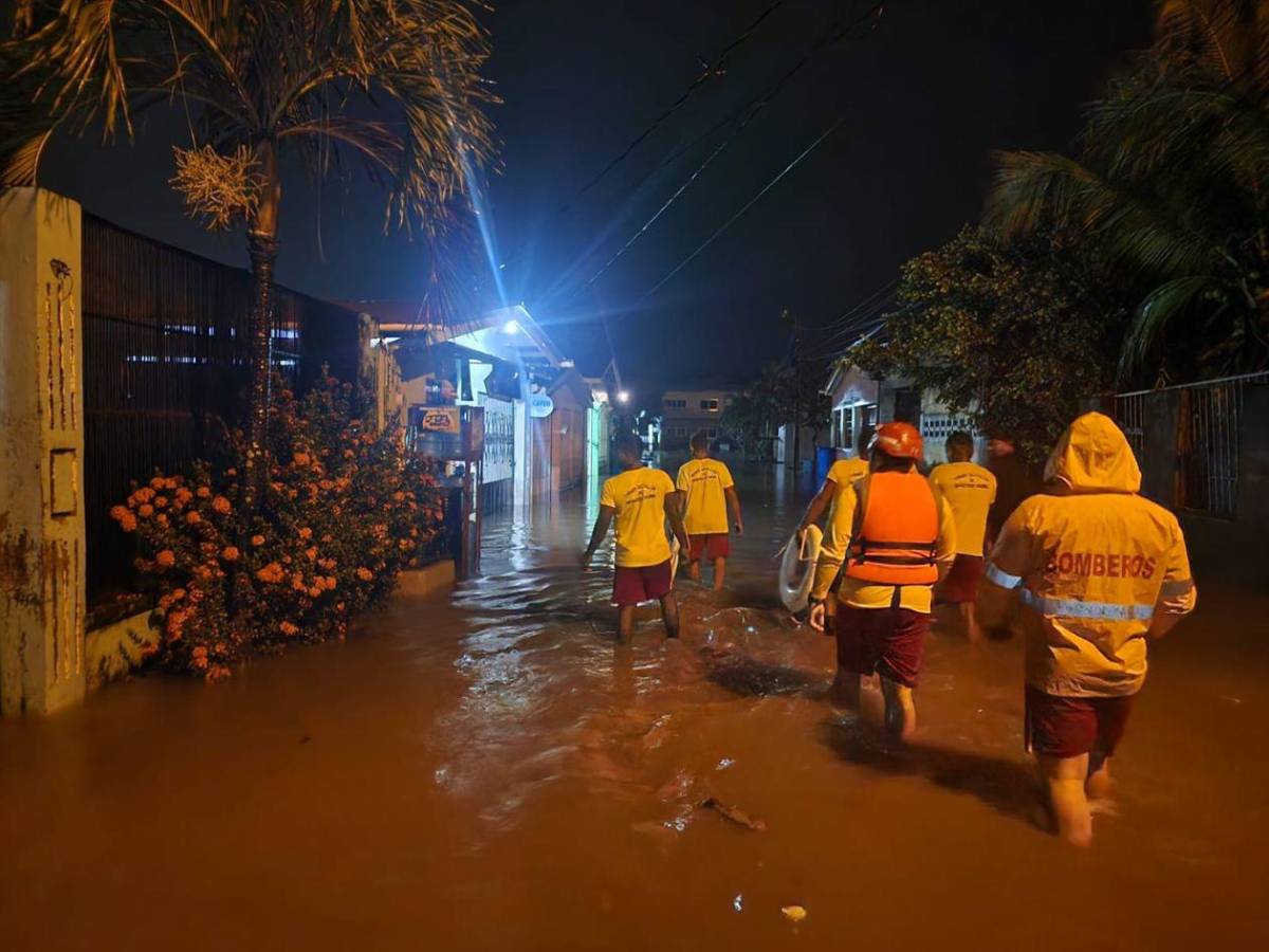 Calles convertidas en ríos y familias evacuadas tras intensas lluvias