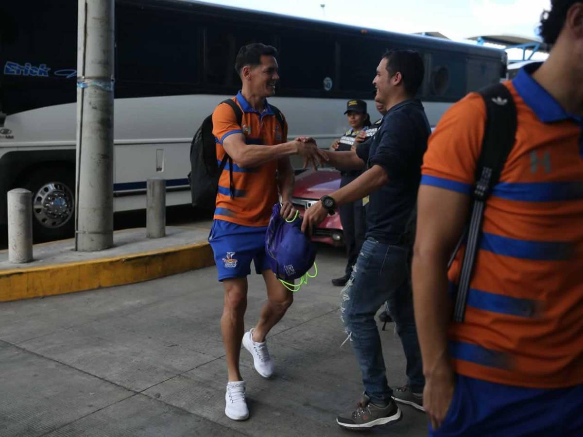 Real España de fiesta, dardo del 'Droopy' a Menjívar y bellas chicas en el Morazán