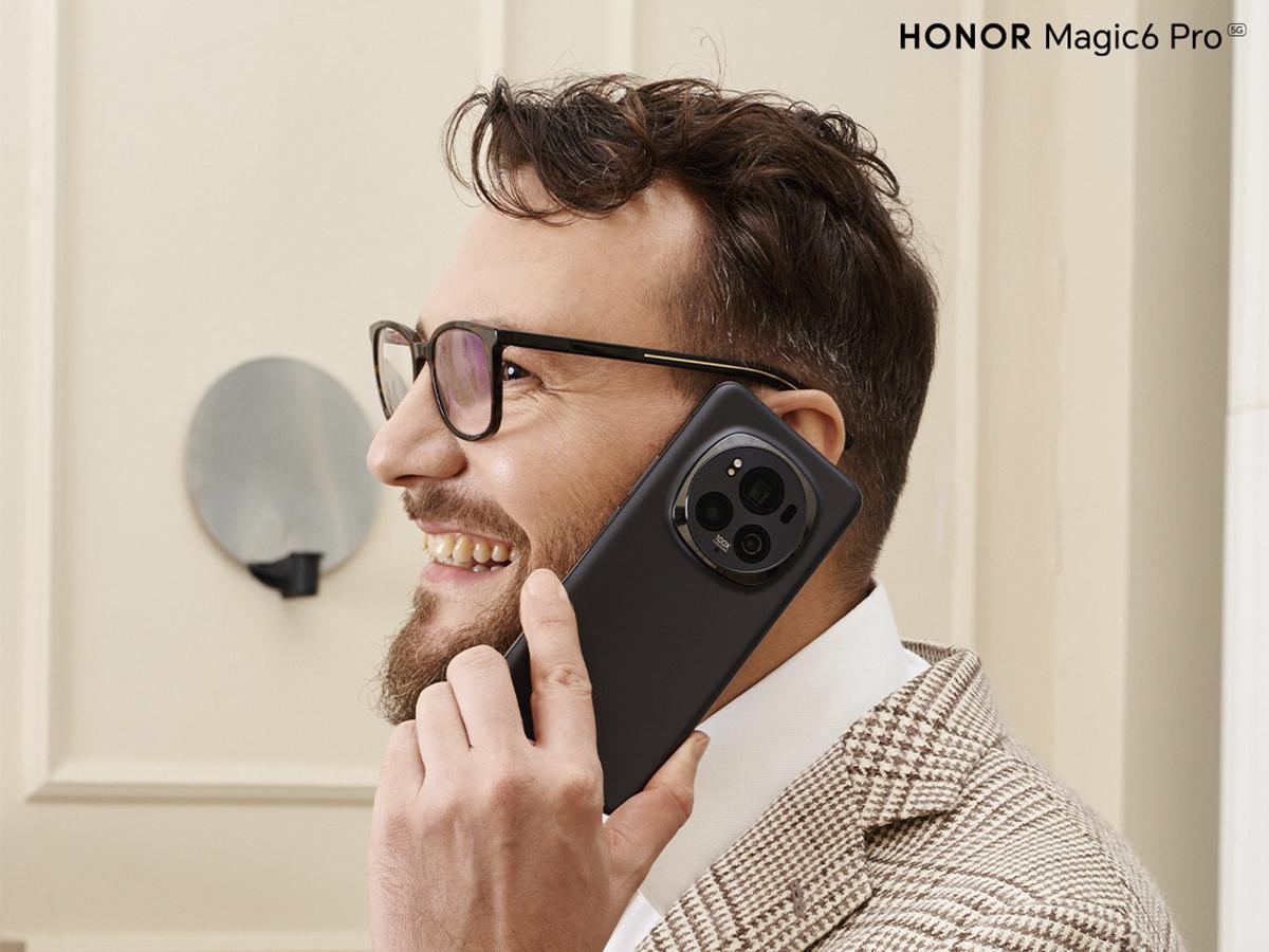 <i>La elegancia del HONOR Magic6 Pro en su impresionante color negro premier, combinando tecnología de vanguardia y diseño sofisticado.</i>