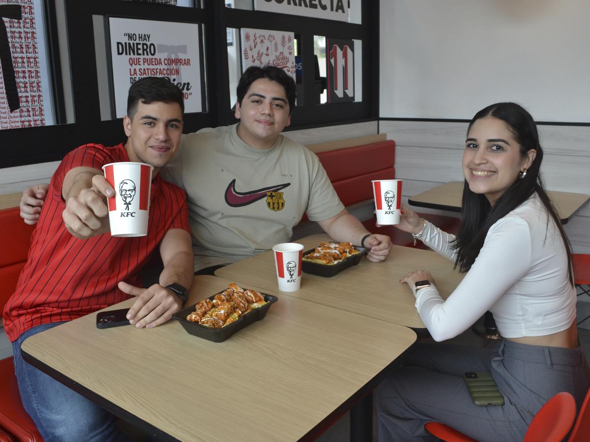 Los invitados especiales disfrutaron de las nuevas Spicy BBQ Baskets.