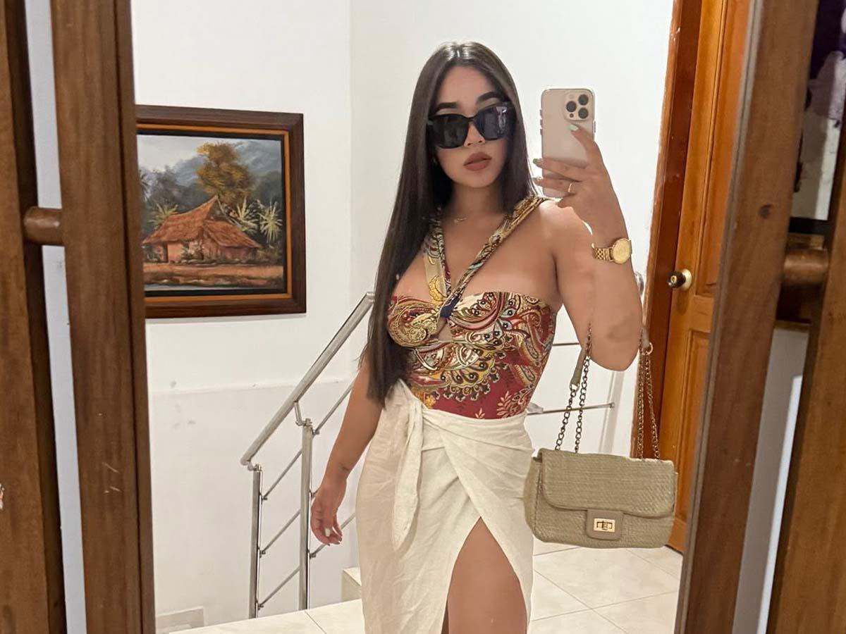 Influencer fue asesinada cuando se conducía en una Prado y esperaba cambio del semáforo