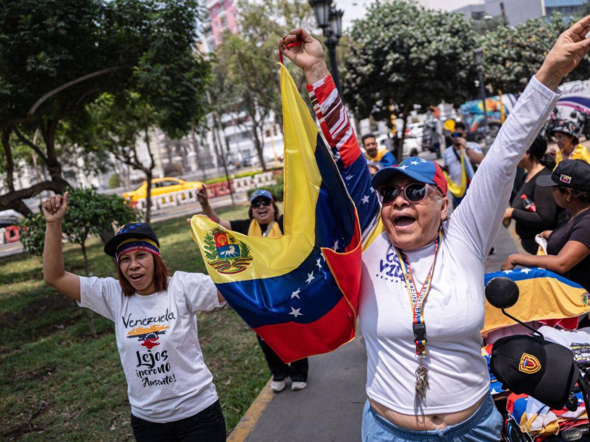 Venezolanos lloran de felicidad y festejan en las calles la captura de Maduro