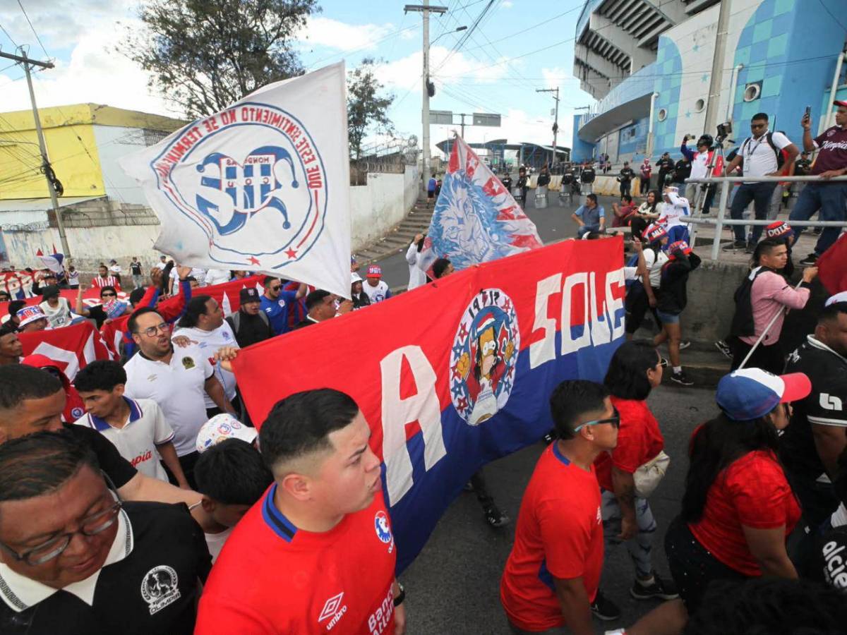 La Ultra Fiel pone color en el clásico Olimpia–Real España; un detenido en la previa