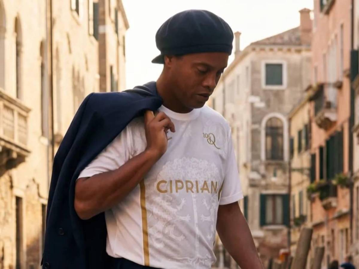 ¡Insólito! Ronaldinho sale del retiro y vuelve al fútbol: Inscrito por impensado club