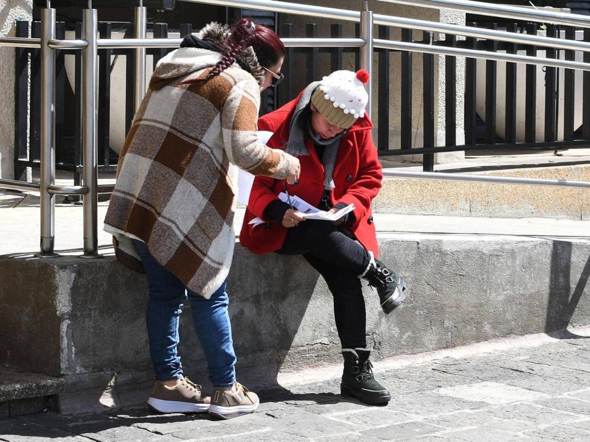 Ola de frío mantiene bien abrigados a hondureños, guatemaltecos y salvadoreños