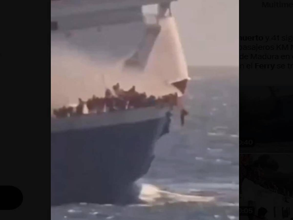 Terror en Indonesia: Pasajeros se lanzan al mar tras incendio en ferry; 5 muertos y varios desaparecidos