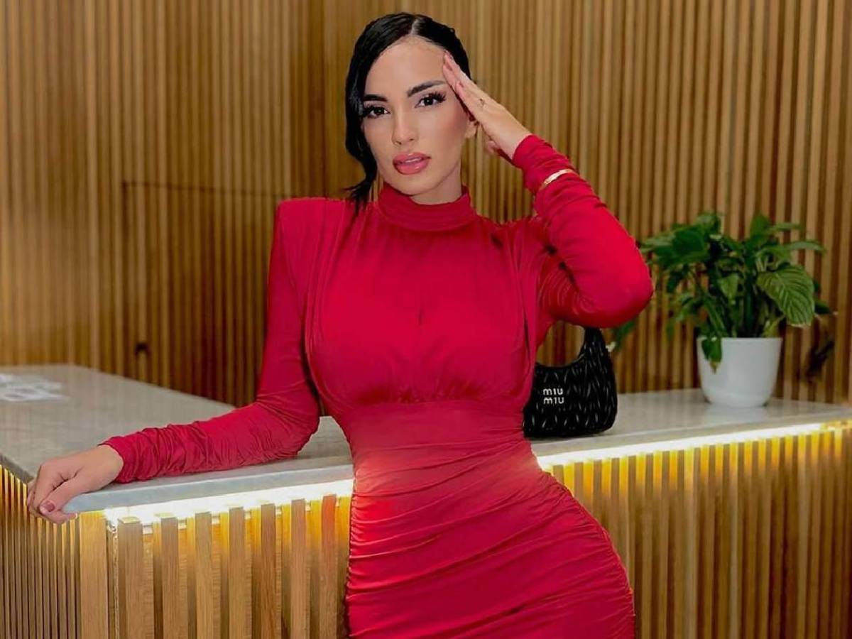 Fue relacionada con Casillas y le filtran chats con otro futbolista; ella responde