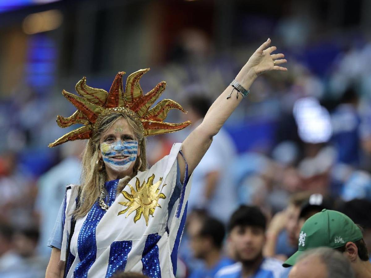 Uruguay decepciona en su debut en el Mundial, inesperado héroe y Arabia sorprende