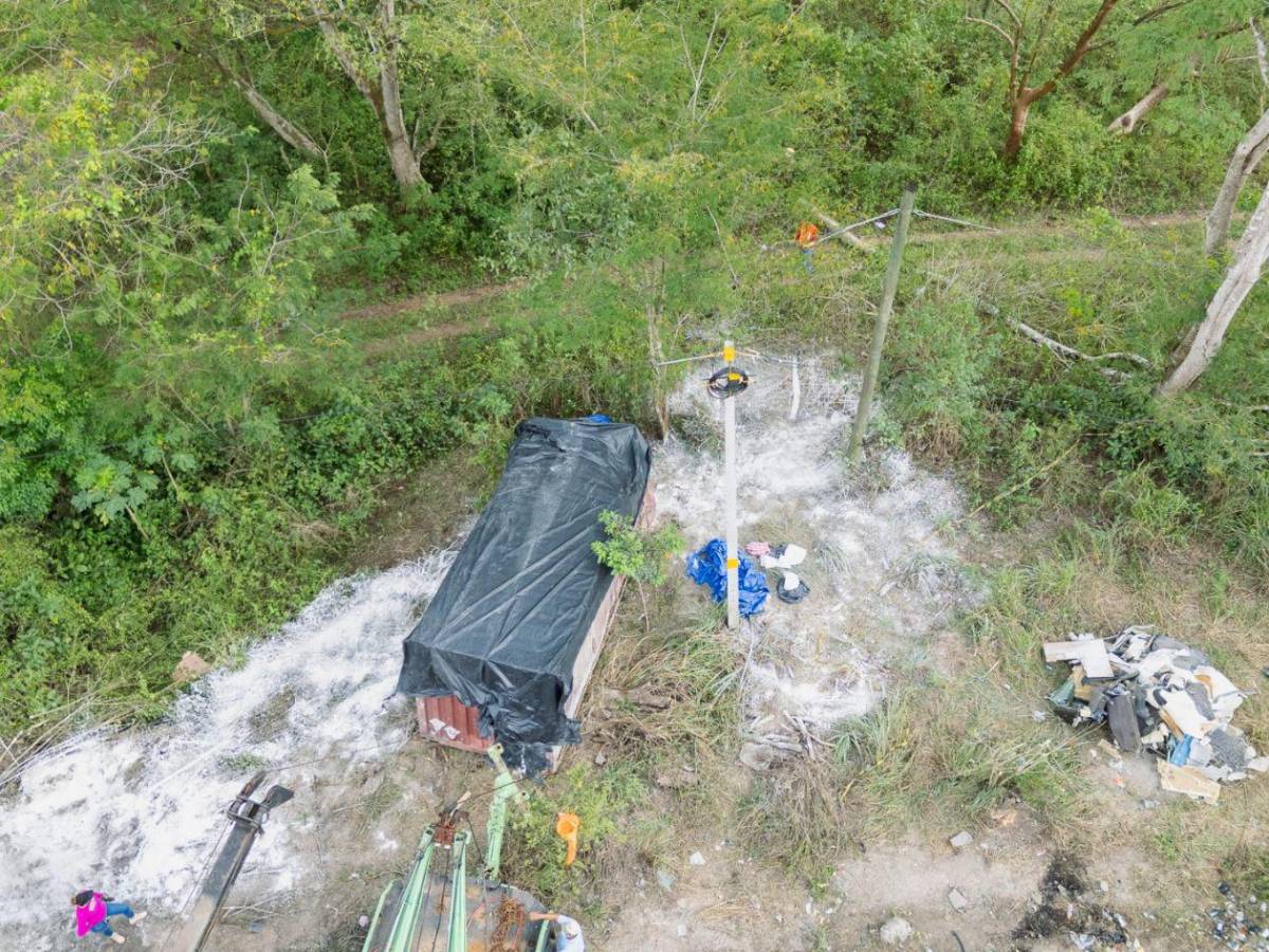 Cianuro en la CA-4: Así se retira  el peligroso químico tras el fatal accidente