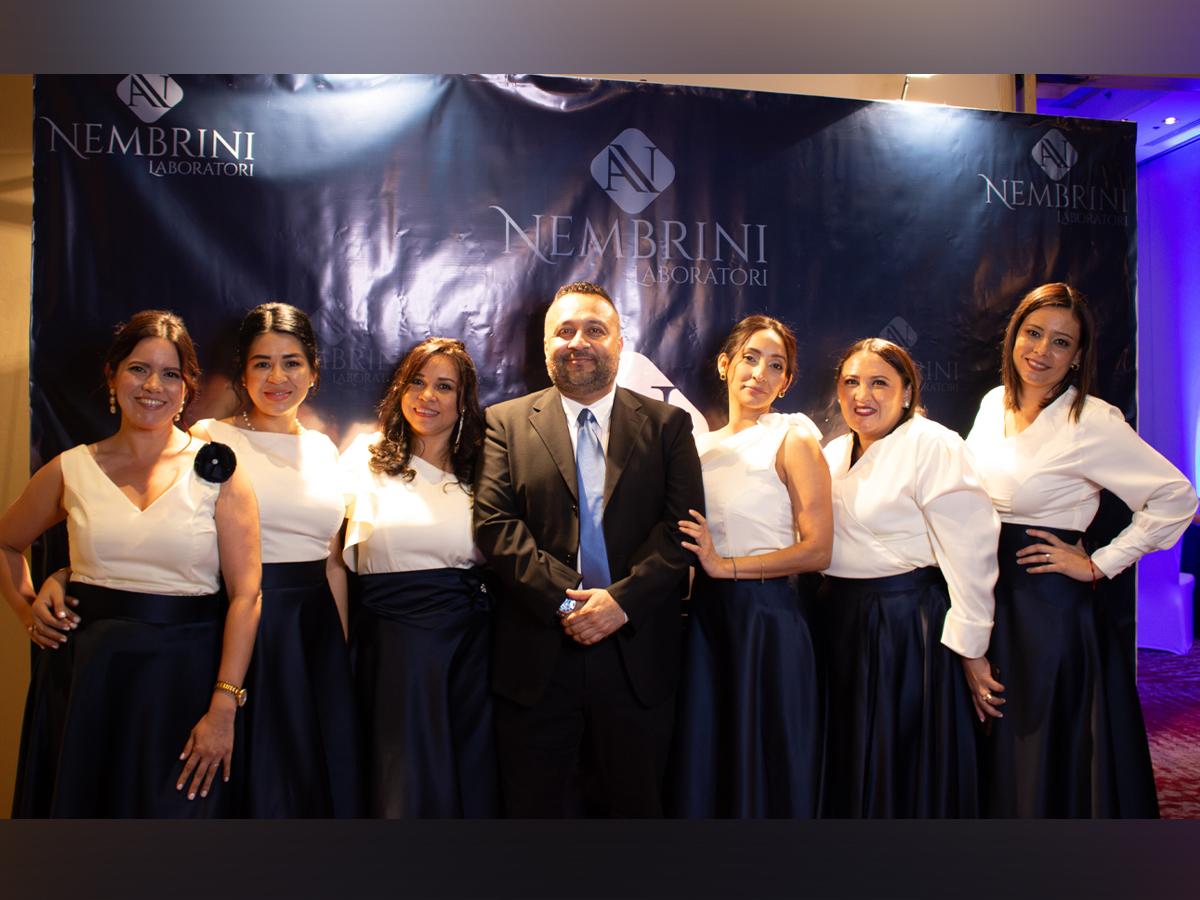 Colaboradores de Nembrini Laboratori presentes en el lanzamiento de los nuevos medicamentos de la compañía.