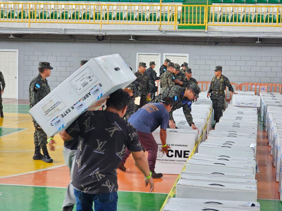 Llegan a SPS más de 3,000 maletas electorales de Cortés