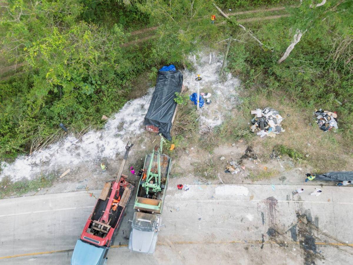 Cianuro en la CA-4: Así se retira  el peligroso químico tras el fatal accidente