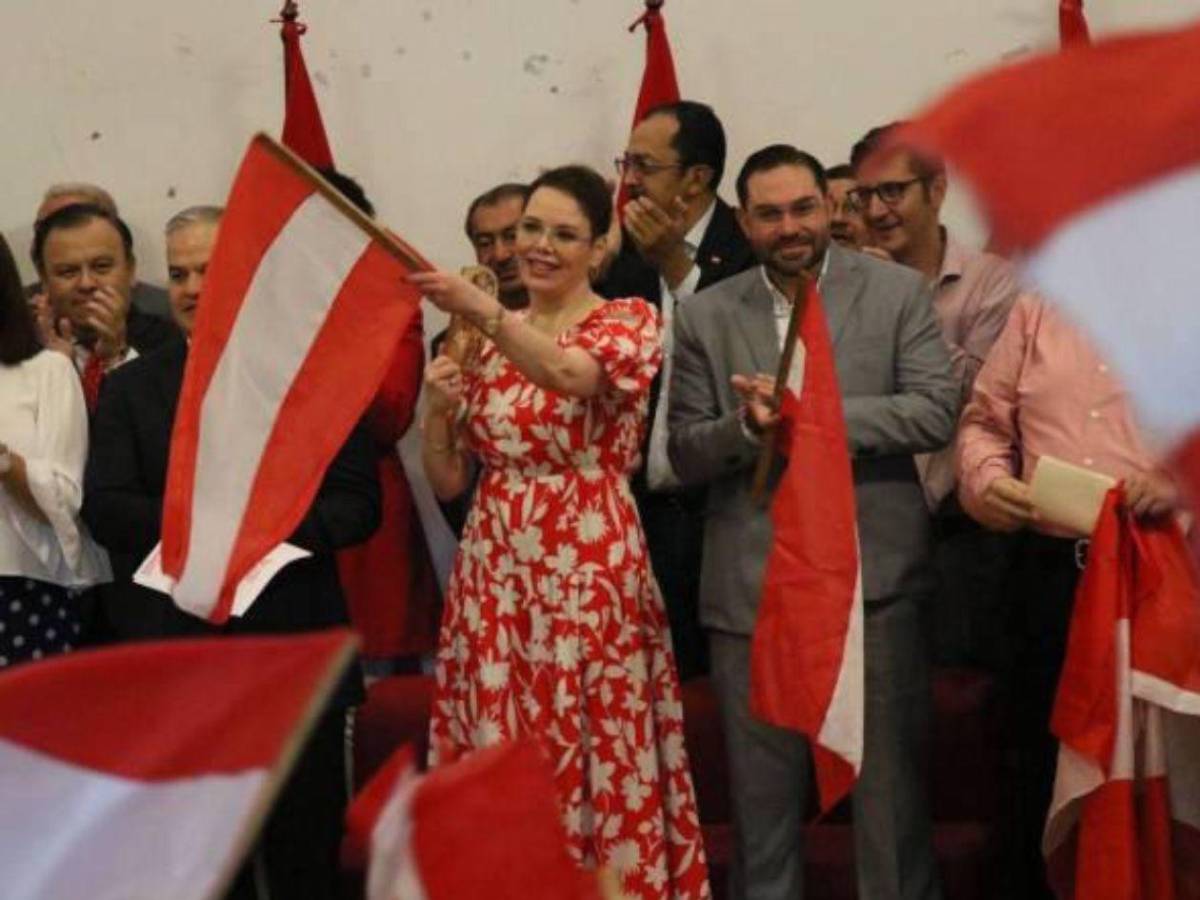 Beatriz Valle enfurece y lanza fuerte ataque contra Rixi Moncada