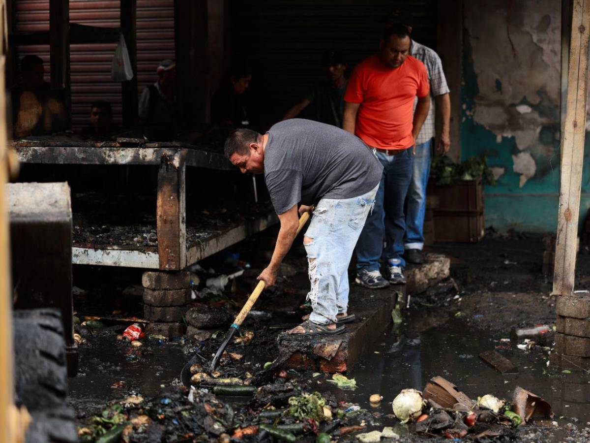 Imágenes que duelen: así luce el mercado Medina un día después del incendio