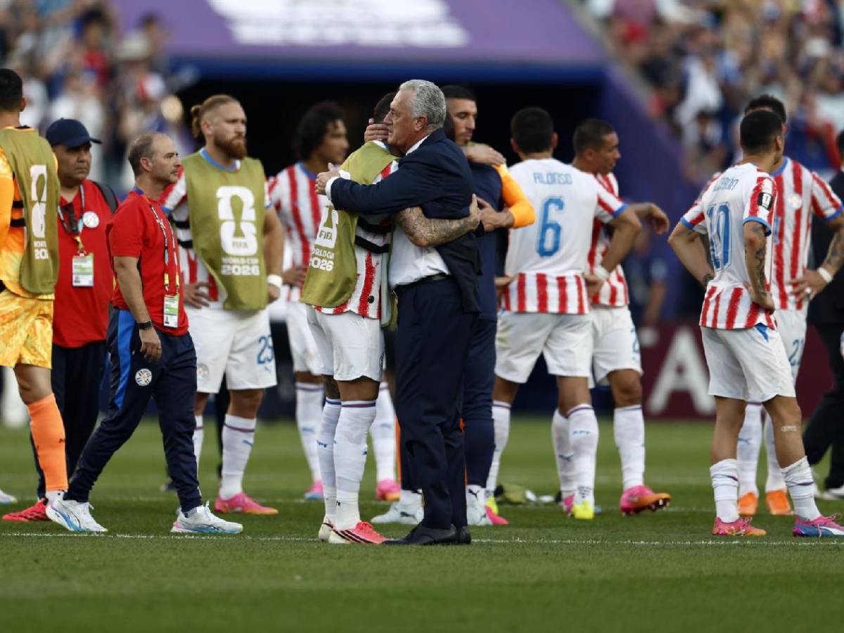 La pelea de Mbappé vs Paraguay, insulto del francés y le celebró en la cara a rival
