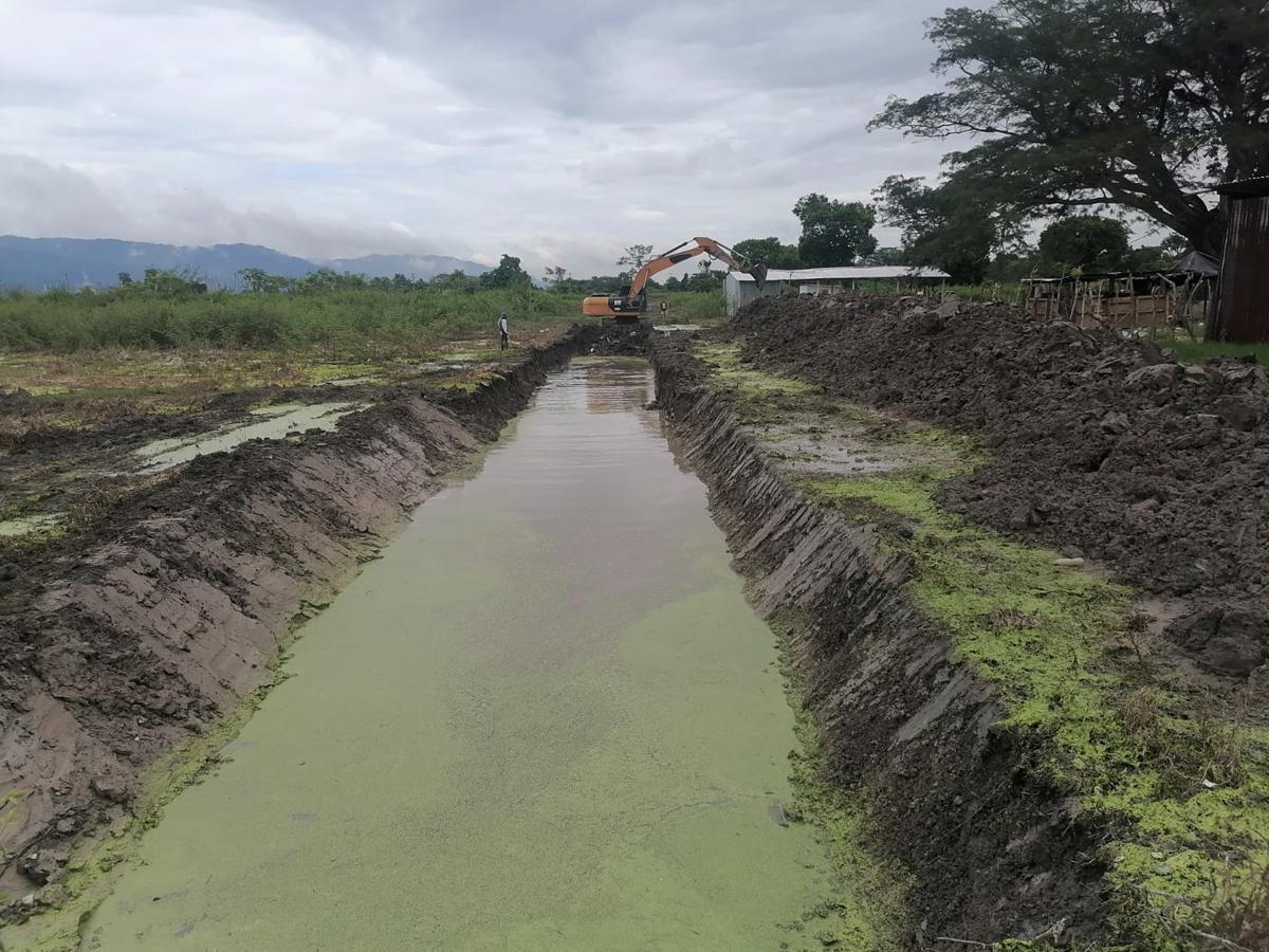 Proyectos de limpieza de canales de aguas pluviales en el Chaparro y la colonia Nuevo Renacer.