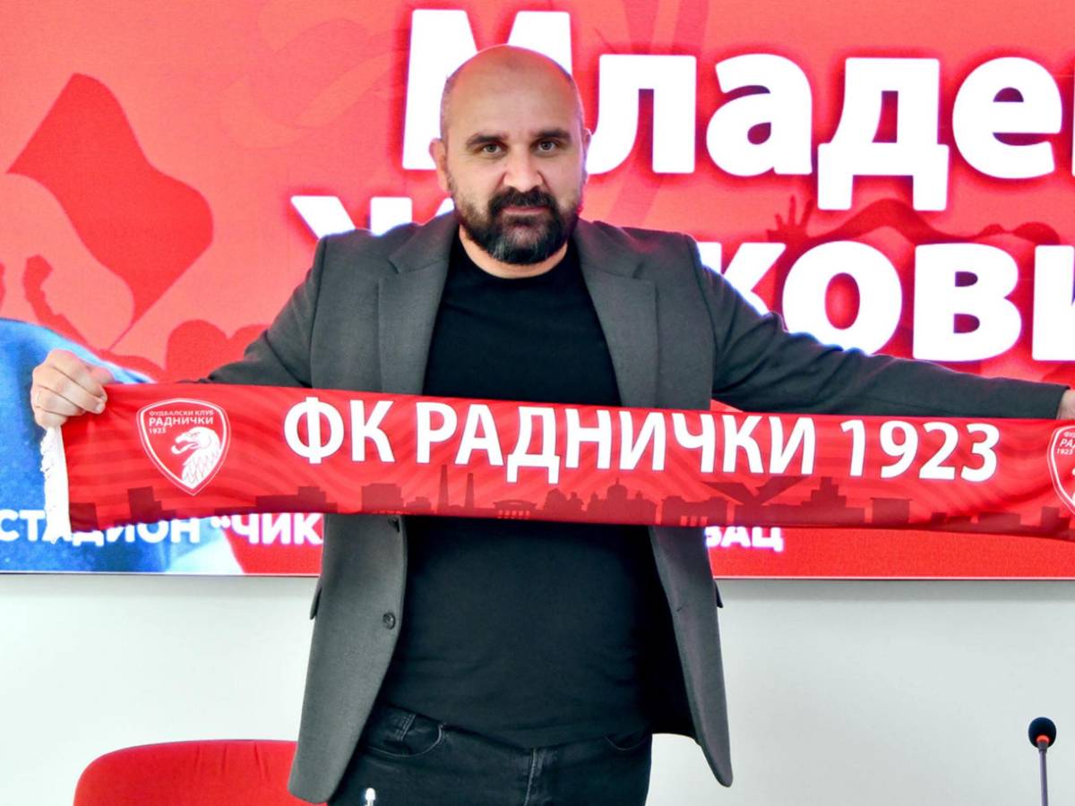 Impactante: Famoso entrenador muere en pleno partido; ¿cómo reaccionaron sus jugadores?